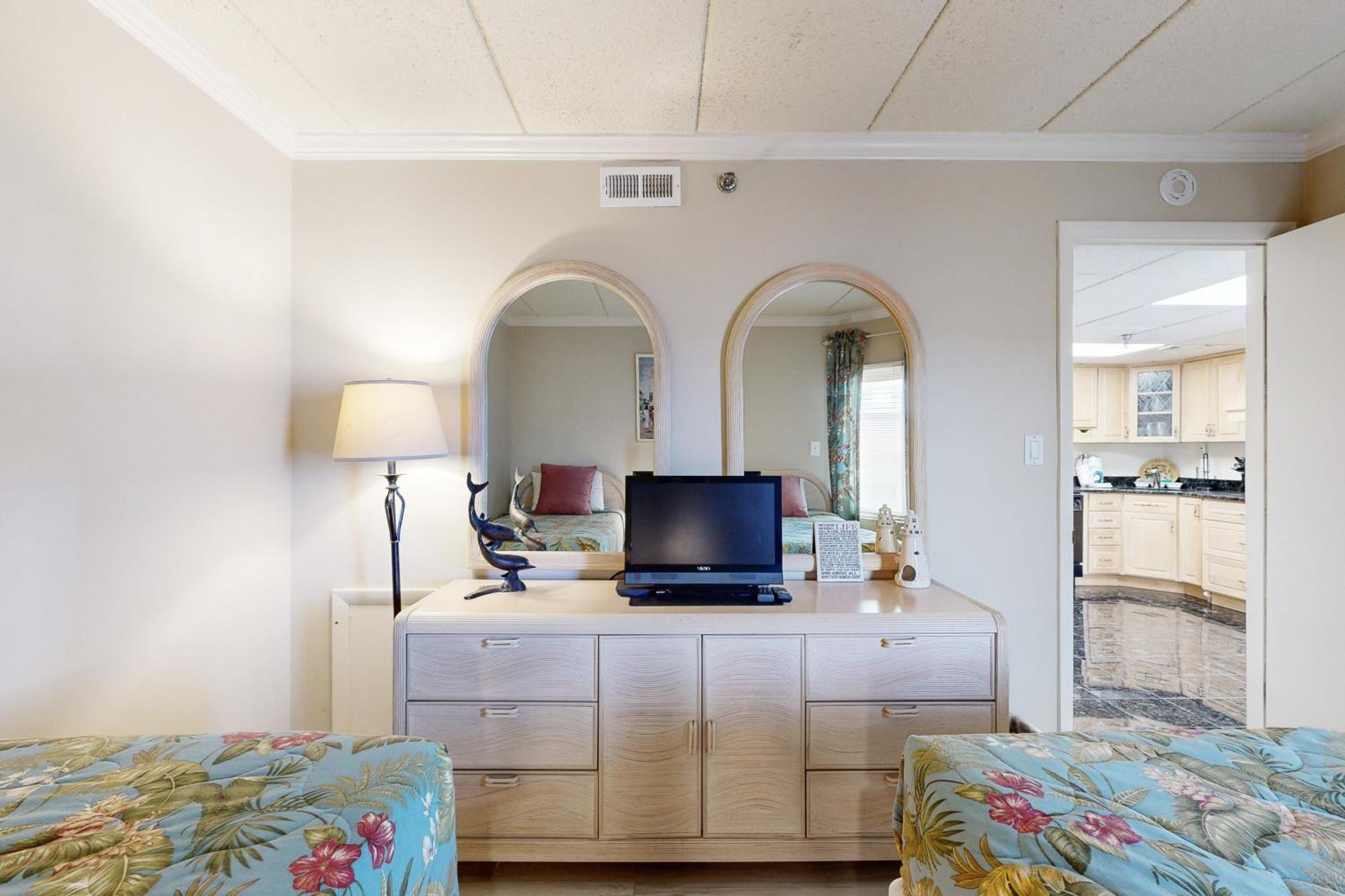 Waikiki Condos Ocean City Room photo